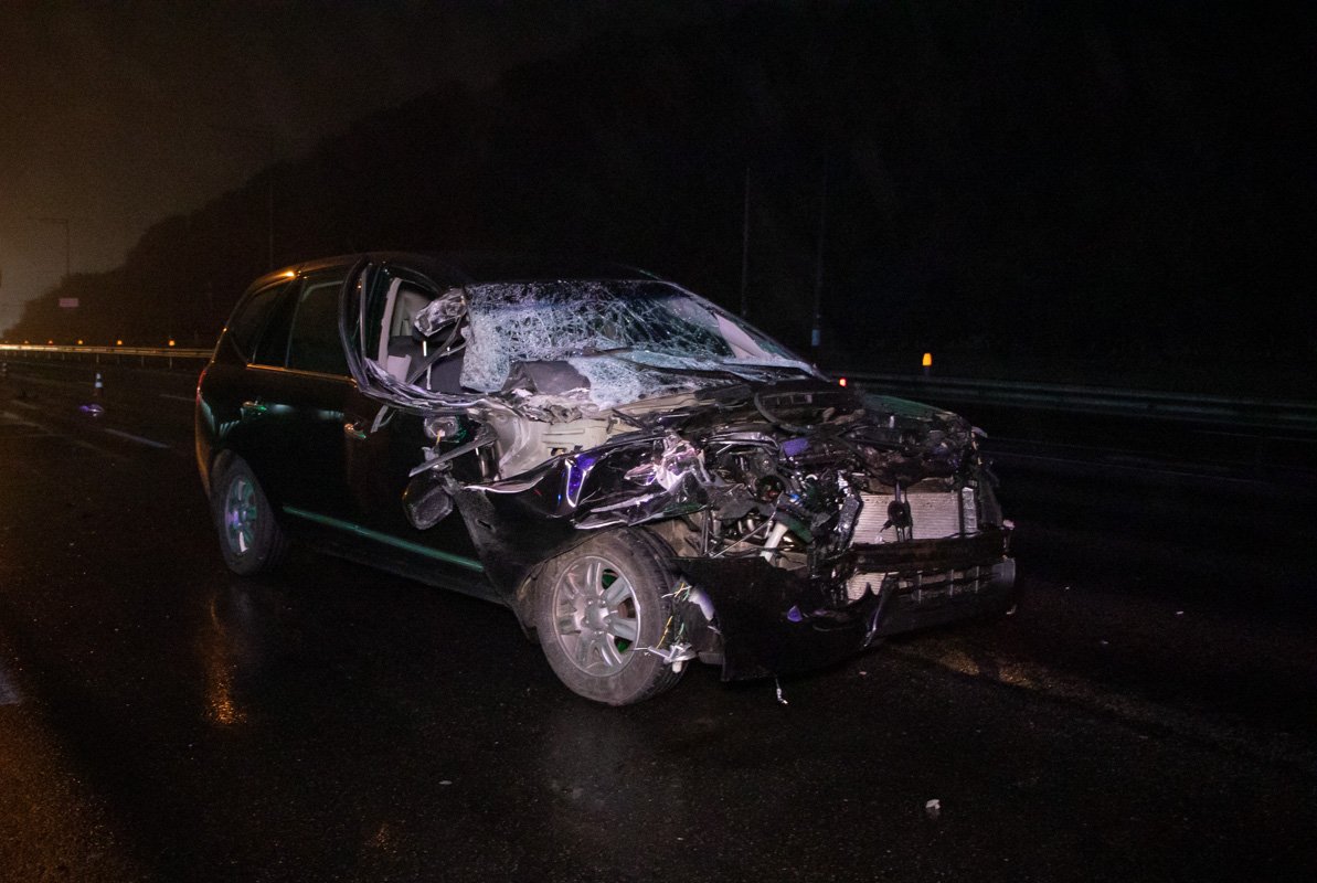 Водитель Kia получил травмы. Его забрали в 17 больницу 