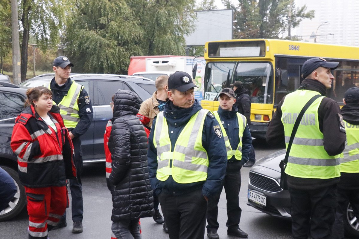 На месте присутствует полиция и медики На месте присутствует полиция и медики