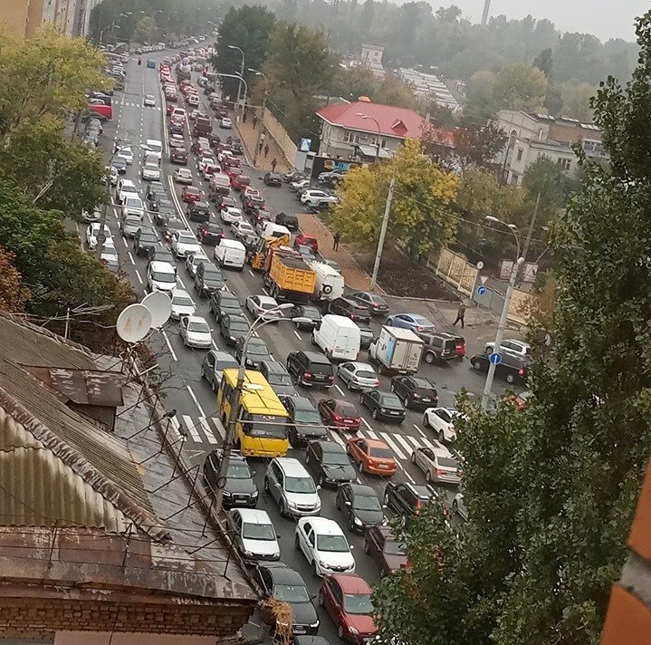 Тянучка на проспекте Науки достигает нескольких километров Тянучка на проспекте Науки достигает нескольких километров