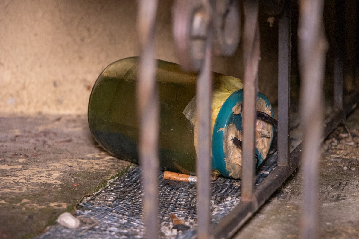 Данный предмет лежал прямо у входа в парадный 