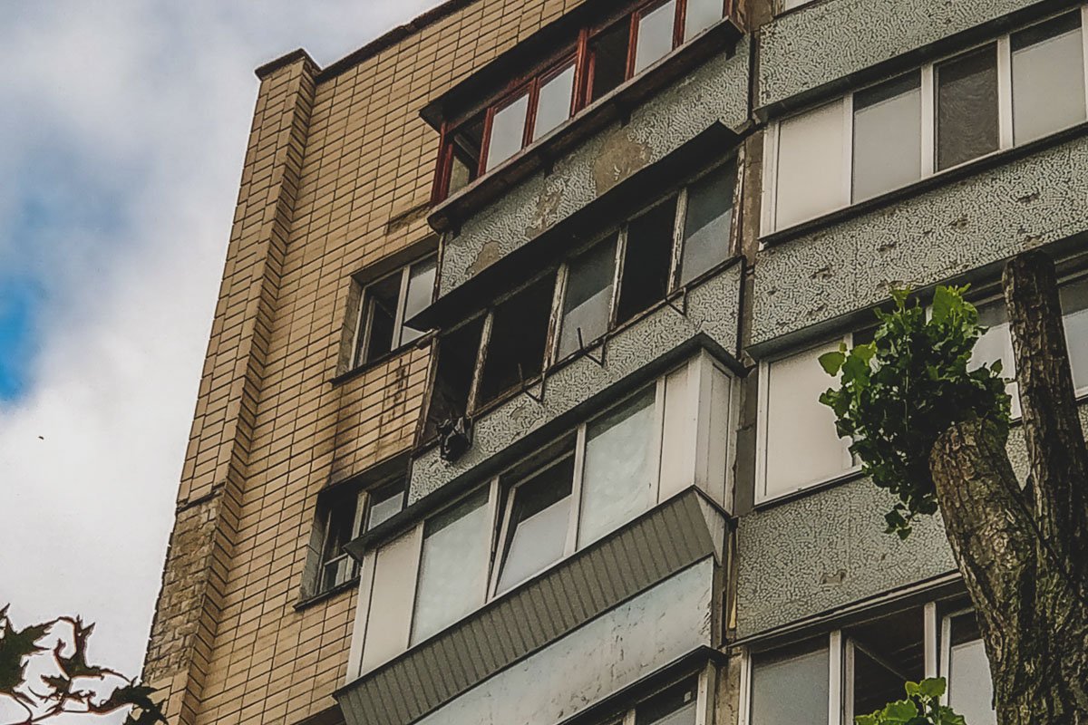 Горела квартира на восьмом этаже девятиэтажного дома Горела квартира на восьмом этаже девятиэтажного дома