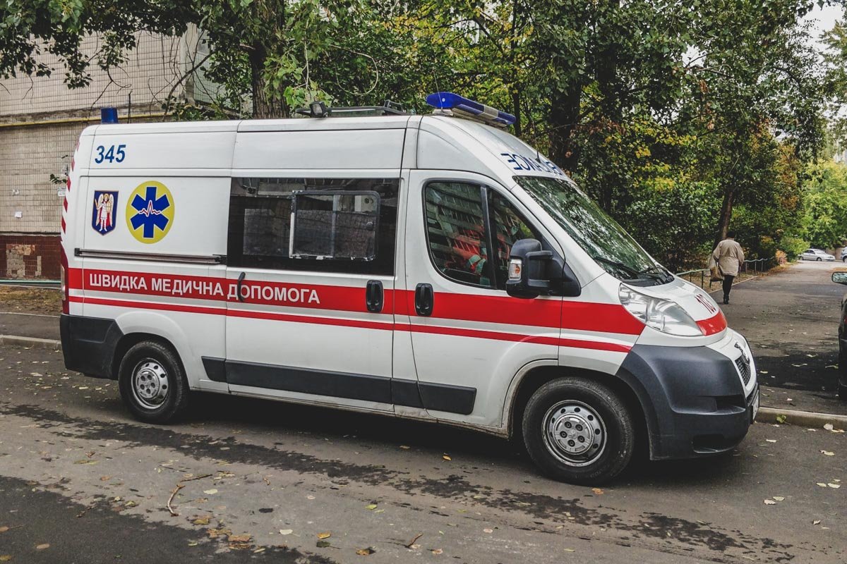 Спасатели вынесли из задымленной квартиры мужчину, к сожалению, он был мертв Спасатели вынесли из задымленной квартиры мужчину, к сожалению, он был мертв