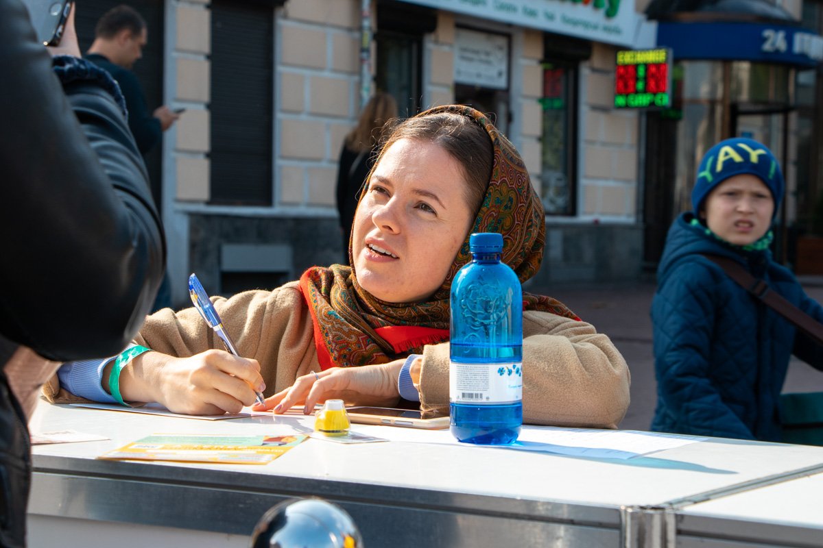 На каждой локации квеста работают актеры, которые очень правдоподобно воссоздают атмосферу госучреждений в Украине