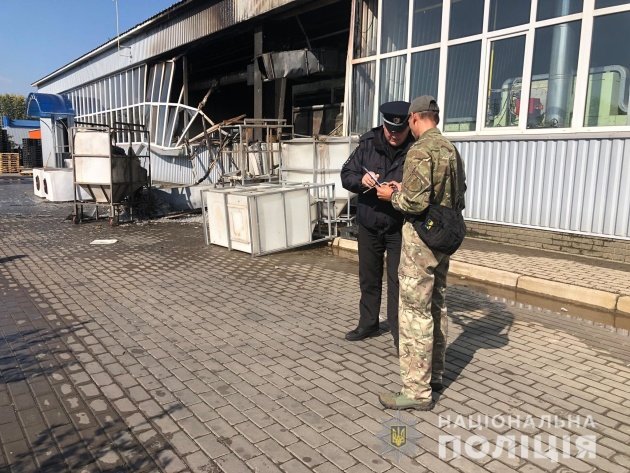 Сотрудники полиции выясняют причины взрыва и устанавливают детали происшествия 