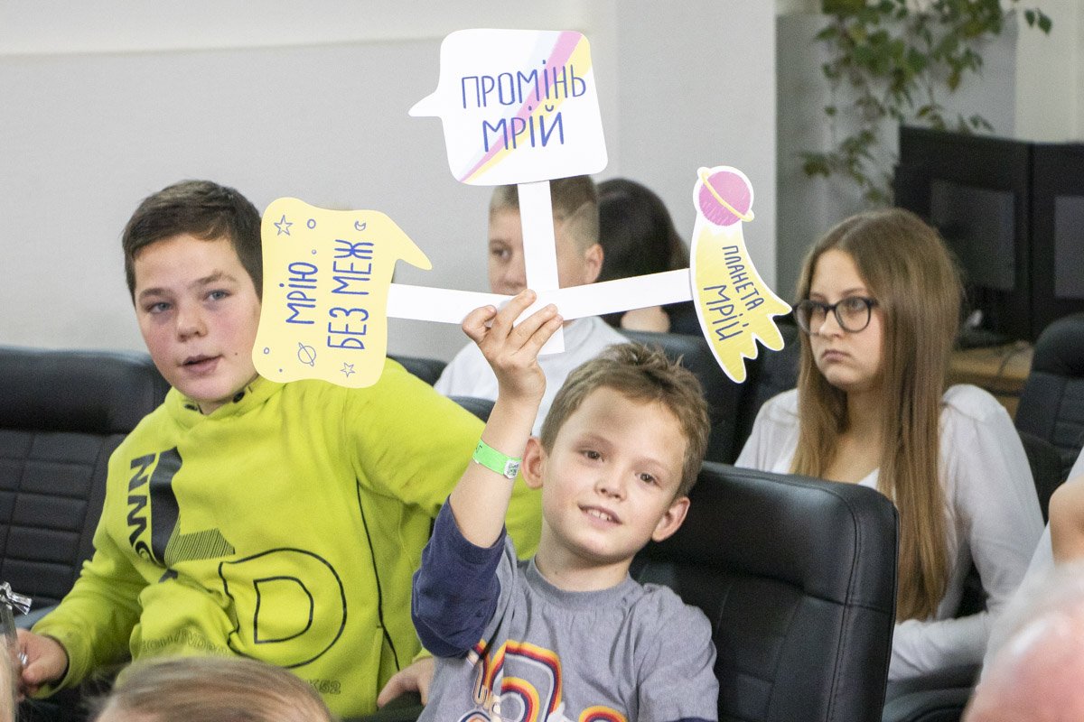 В луч света зашифровали около 100 тысяч рисунков малышей В луч света зашифровали около 100 тысяч рисунков малышей