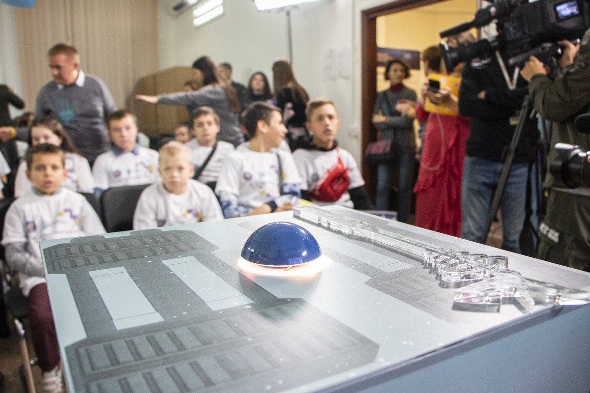 Так выглядит кнопка запуска в Украинском космическом центре в Киеве Так выглядит кнопка запуска в Украинском космическом центре в Киеве