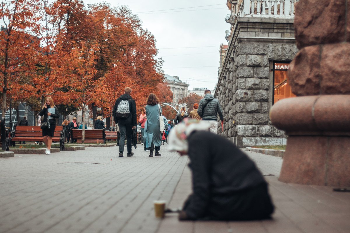 Мы бежим по делам, не замечая тех, кто рядом 
