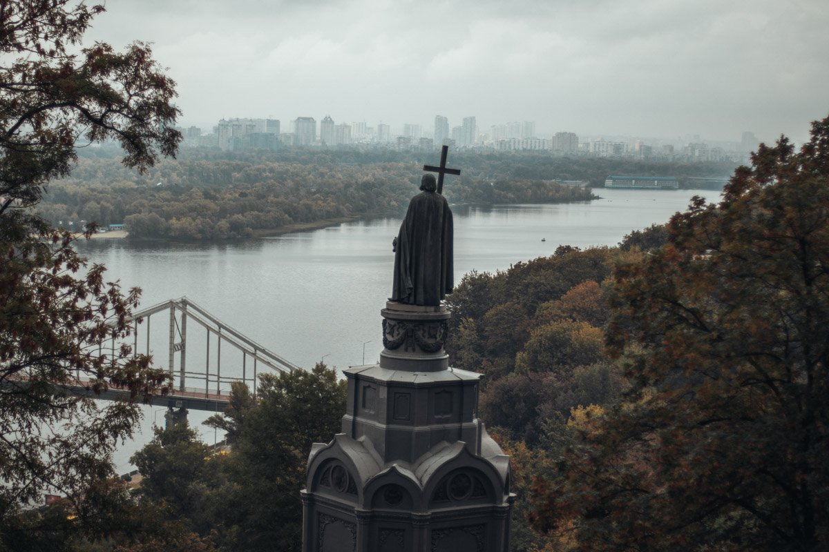Взгляните, в каком красивом городе нам повезло жить