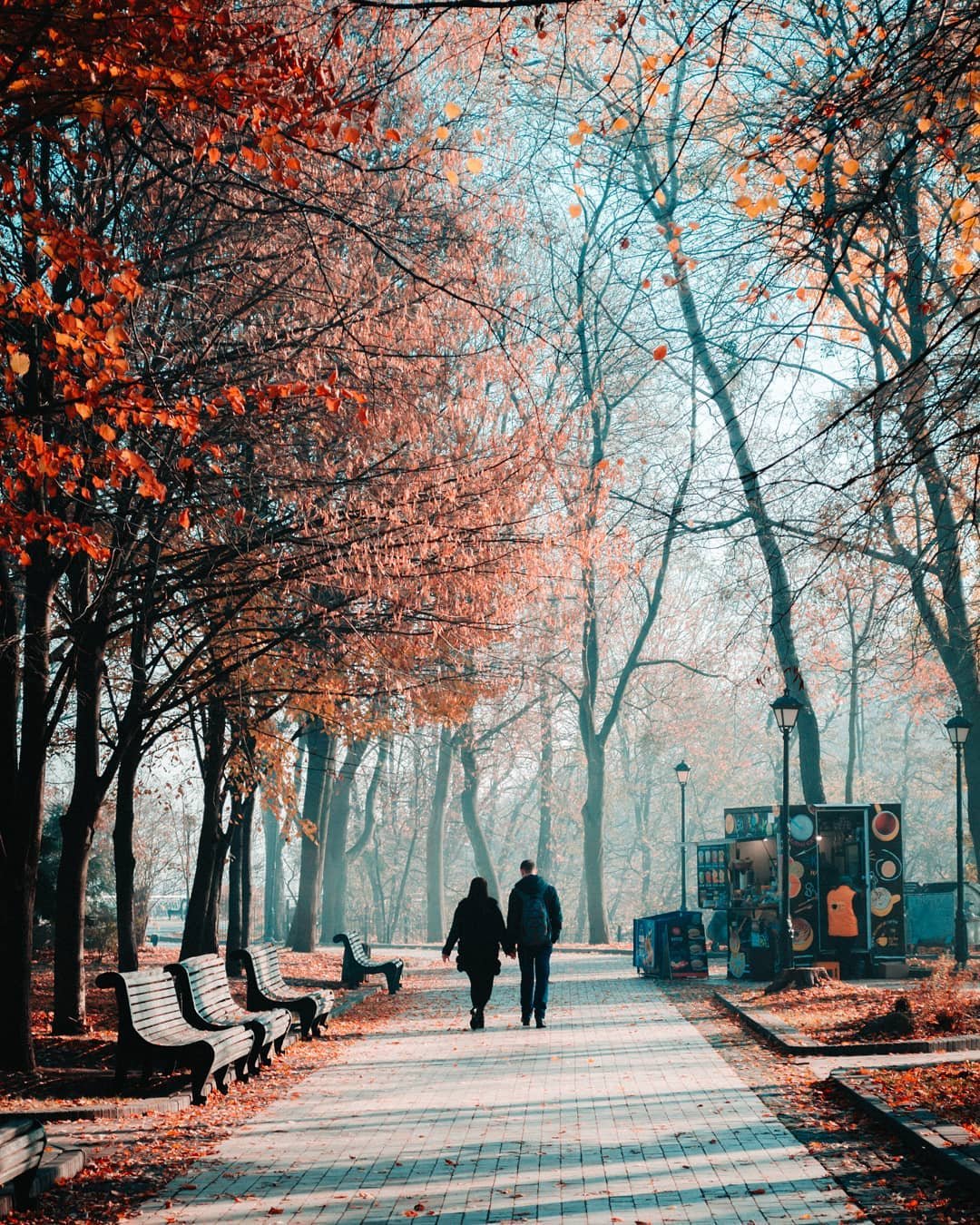 Кто-нибудь, снимите хороший ромком про осенний Киев. @p_belskyi уже сделал готовую афишу