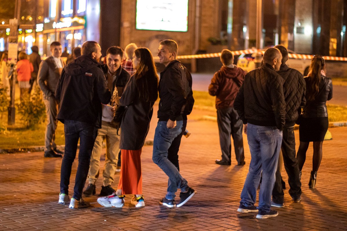 Парень привлек внимание многочисленной толпы