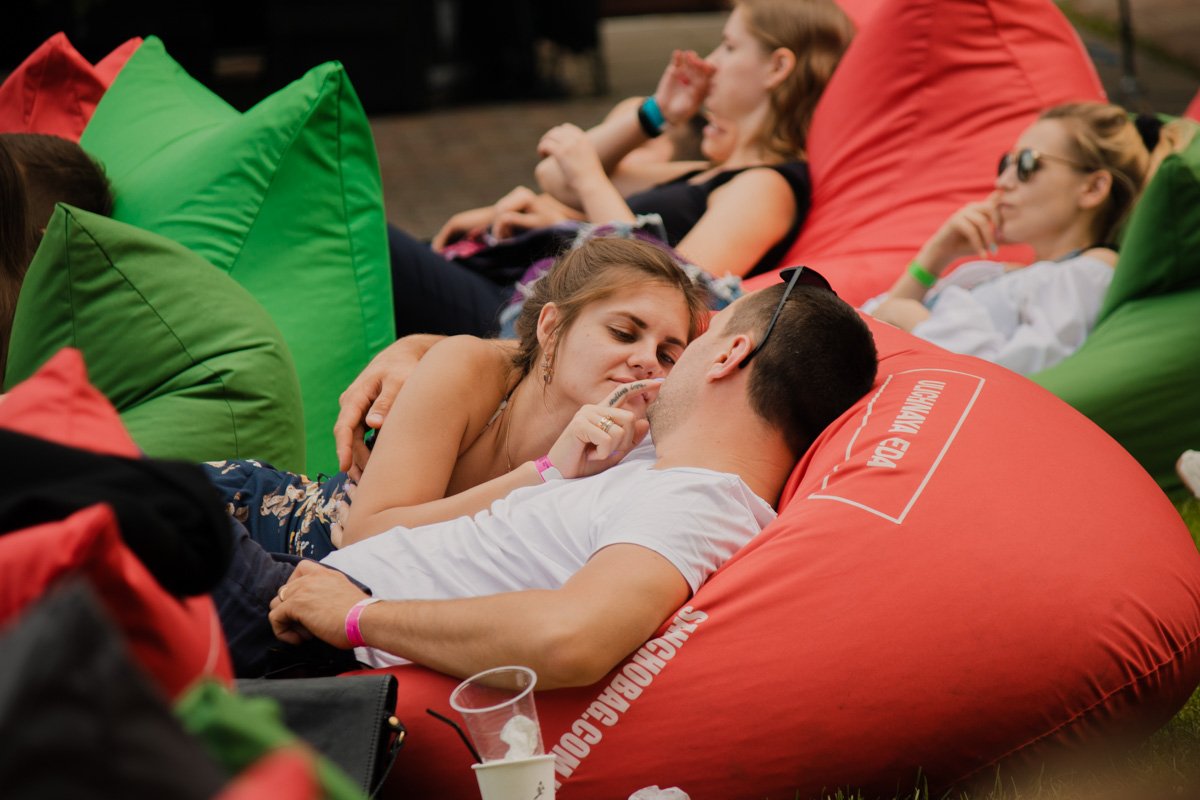 А в воздухе - всегда любовь