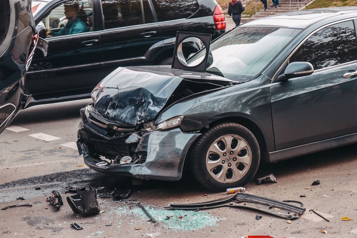 В Киеве на пересечении улиц Нежинская и Николая Голего не разъехались Honda и Hyundai