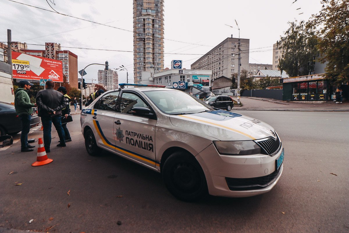 На месте работал экипаж патрульной полиции