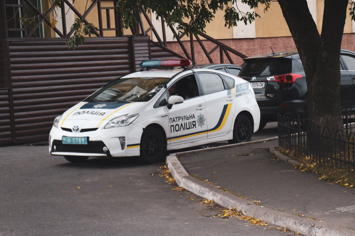 На место выехал экипаж патрульной полиции и следователи