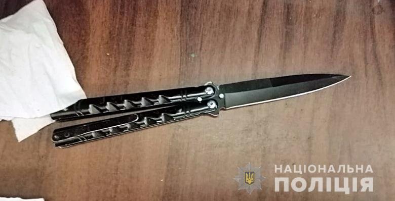 В метро Киева мужчина бросался с ножом на людей