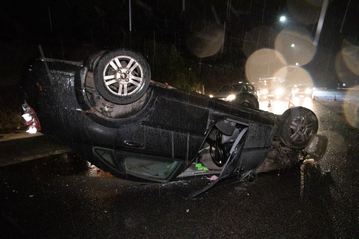 В Киеве на Оболони перевернулся Chevrolet