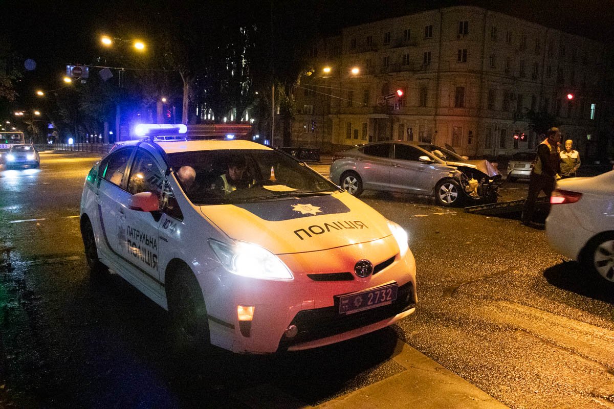 Детали ДТП устанавливает патрульная полиция 