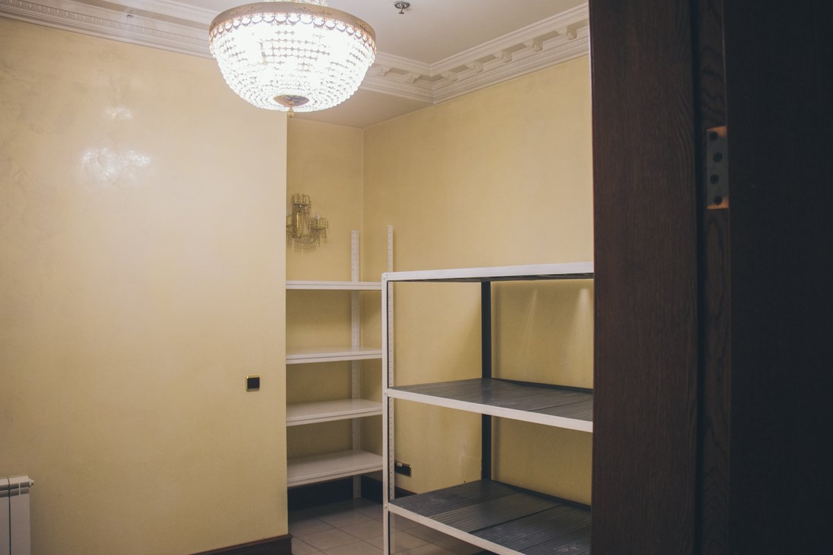 Даже комната для хранения вещей выглядит солидно Даже комната для хранения вещей выглядит солидно