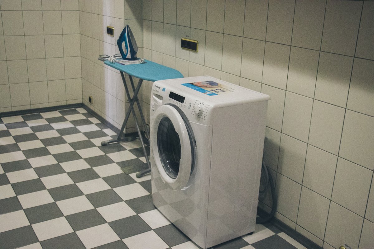 В зале отдыха можно постирать и погладить форму В зале отдыха можно постирать и погладить форму