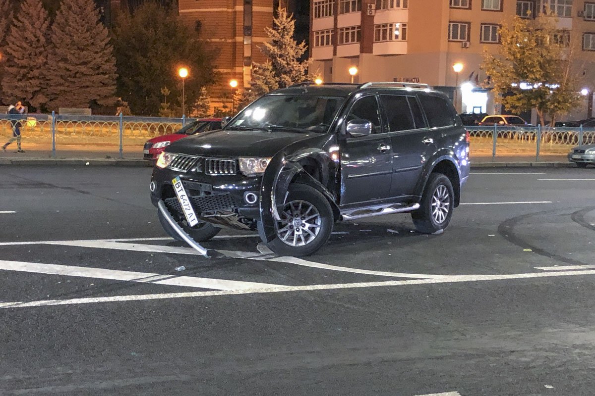 Пассажирка Mitsubishi рассказала, что внедорожник совершал разворот возле здания ЦИК