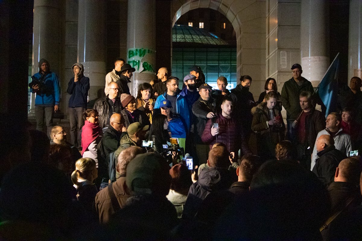 Собравшиеся уверены - подписание формулы Штайнмайера означает капитуляцию в войне с Россией Собравшиеся уверены - подписание формулы Штайнмайера означает капитуляцию в войне с Россией