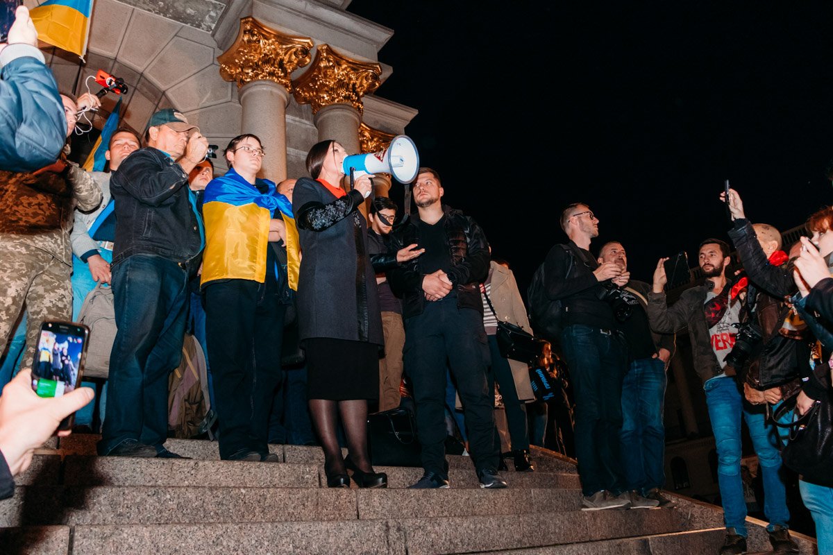 Активисты также выступили против нынешней власти Активисты также выступили против нынешней власти