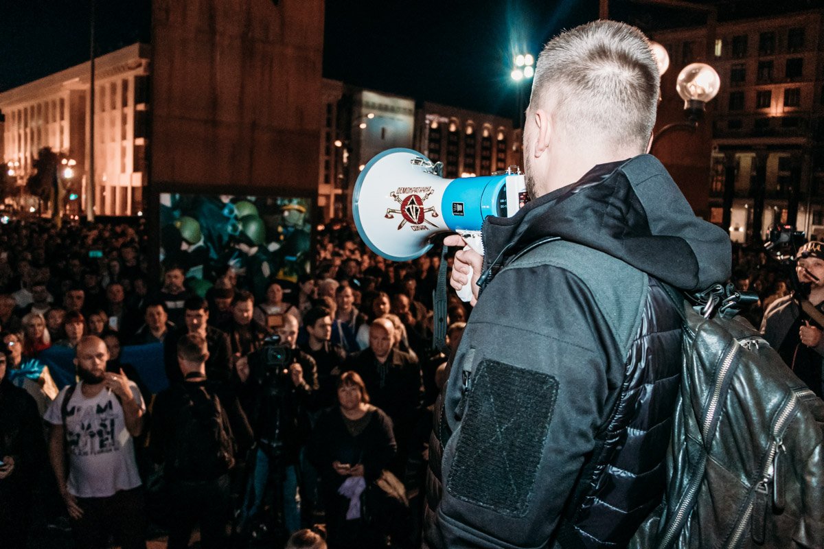 После протеста возле Стеллы митингующие планируют пойти под Офис Президента После протеста возле Стеллы митингующие планируют пойти под Офис Президента
