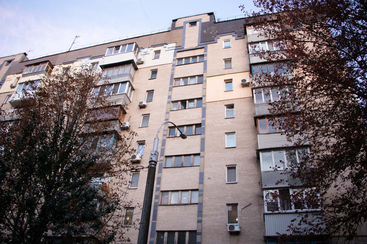 Ранним утром 3 октября в Киеве по адресу улица Новополевая, 97а нашли труп молодого парня