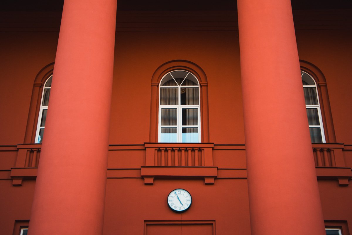 К новому учебному году корпус уже встретил студентов обновленным фасадом К новому учебному году корпус уже встретил студентов обновленным фасадом