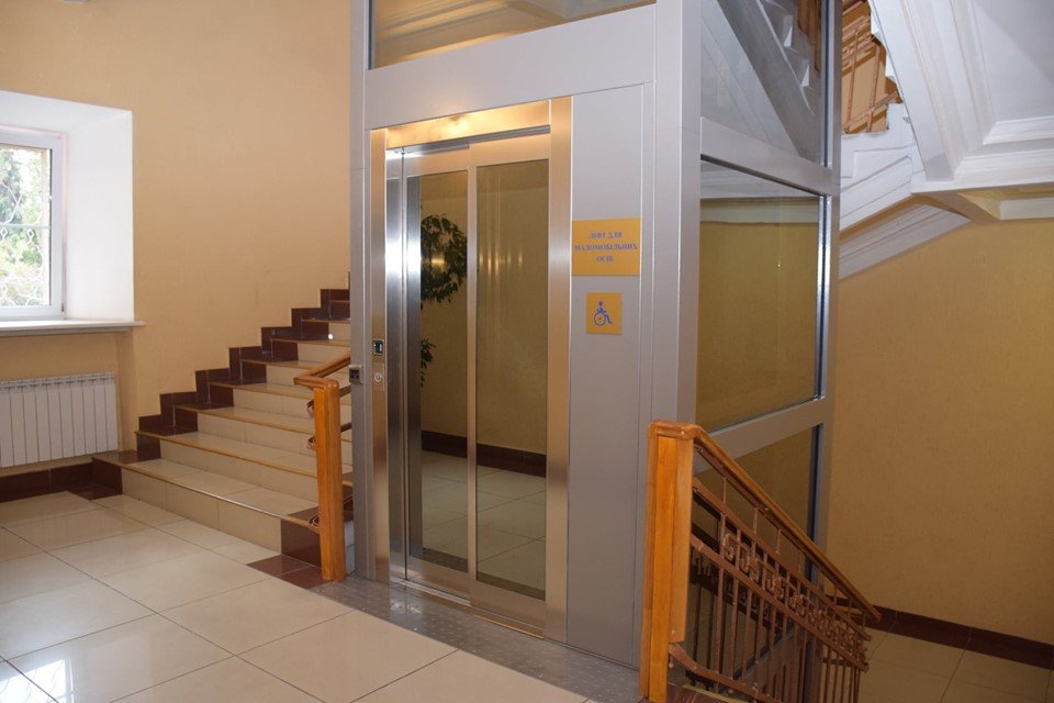 А еще в корпусе установили лифт итальянского производства А еще в корпусе установили лифт итальянского производства