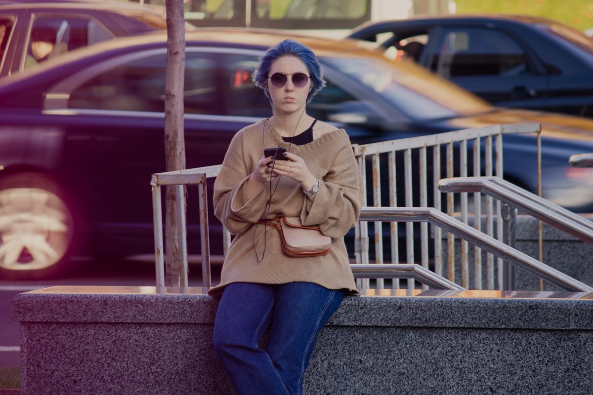 Музыка многим помогает отстраниться от шумного движения города Музыка многим помогает отстраниться от шумного движения города