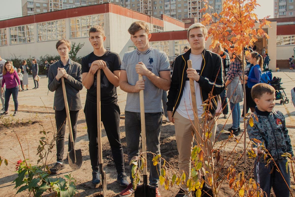 В акции приняли участие и младшие и старшие классы 