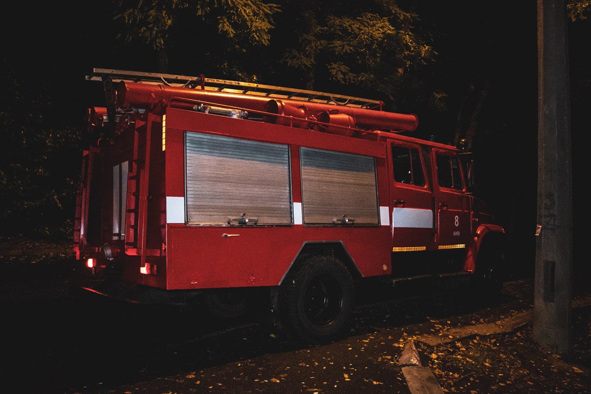 На месте работали три единицы техники спасателей и около 13 человек личного состава