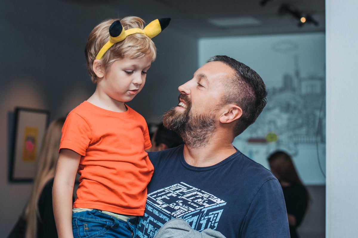 Николай Матросов и , судя по ушкам, Пикачу :)