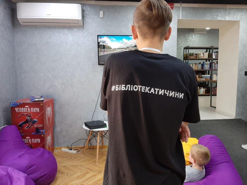 Библиотеку имени Тычины превратили в современное пространство Библиотеку имени Тычины превратили в современное пространство