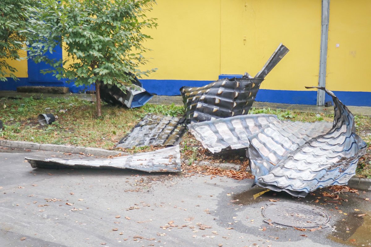 Возгорание случилось на крыше здания 