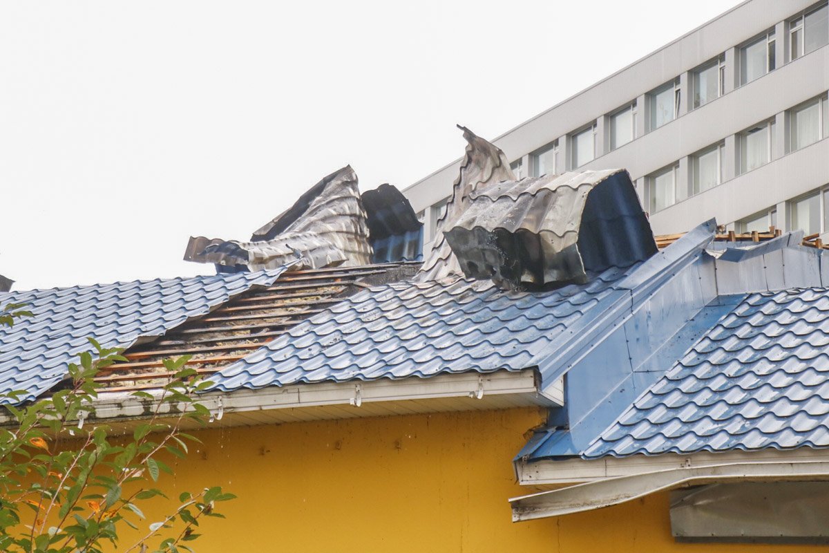 Дым попал в торговые залы магазина 