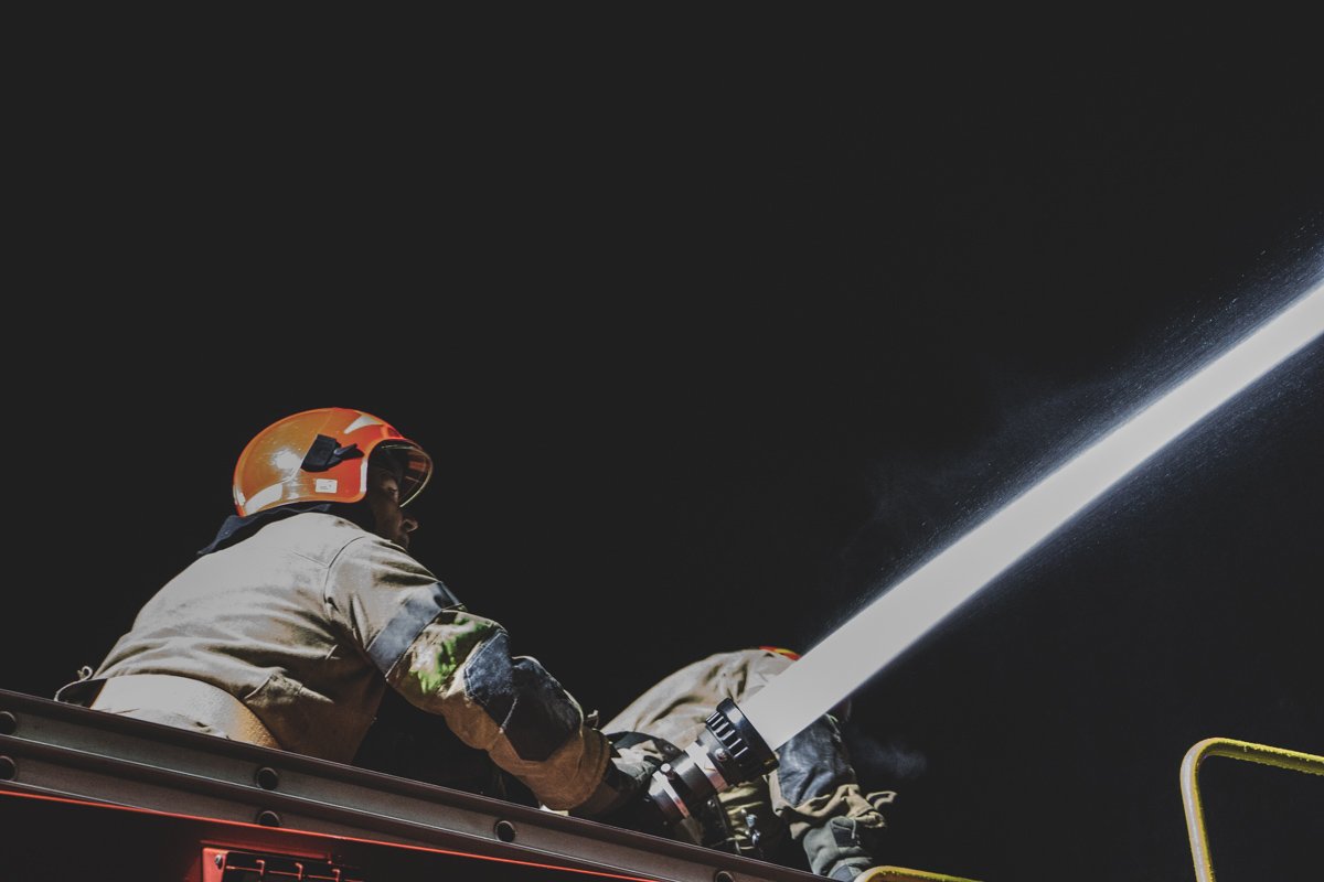 Также к тушению огня привлекли около 40 пожарных