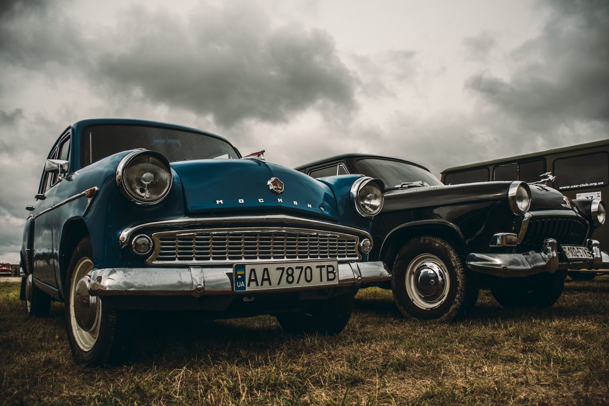 По традиции немало на выставке и представителей советского автопрома. Сейчас такие "Москвичи" и "Волги" - настоящая классика По традиции немало на выставке и представителей советского автопрома. Сейчас такие "Москвичи" и "Волги" - настоящая классика