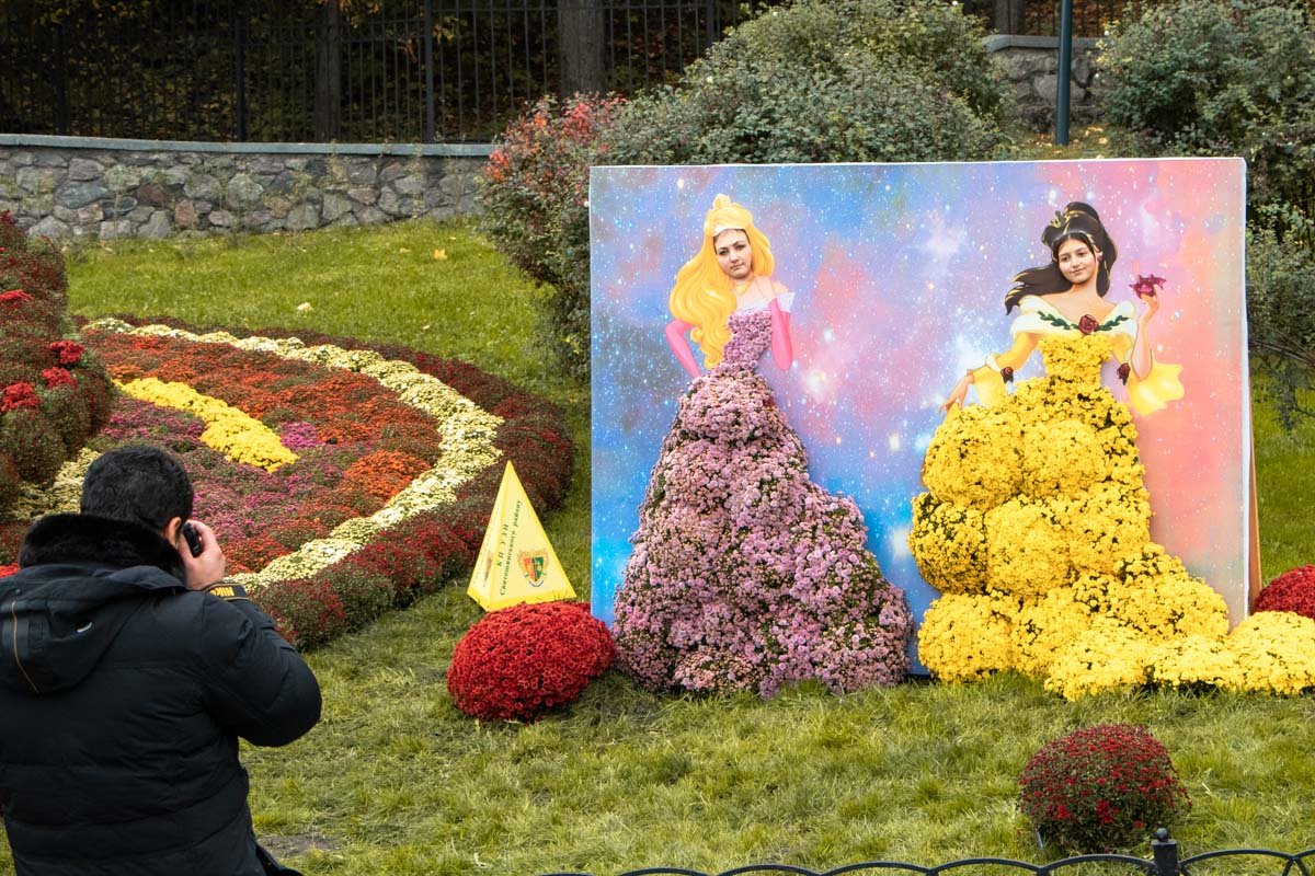 Тут и масса фотозон, и развлекательная программа и много чего еще