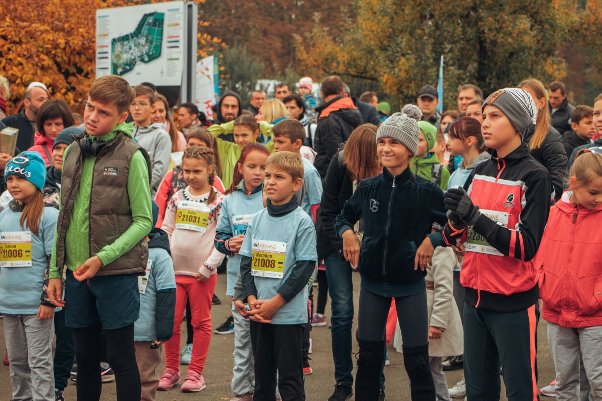 Дети на зарядке с прекрасной Анной Ризатдиновой