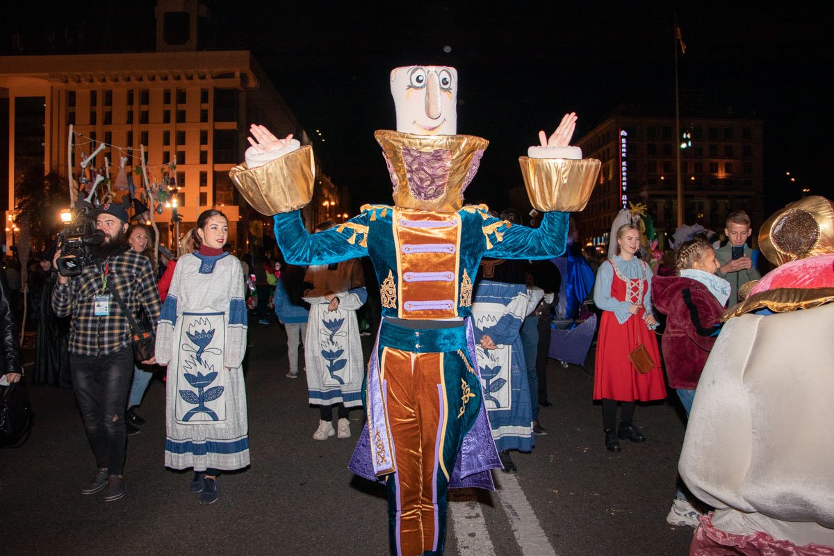 Сам парад и его участники вызвали немалый интерес у прохожих