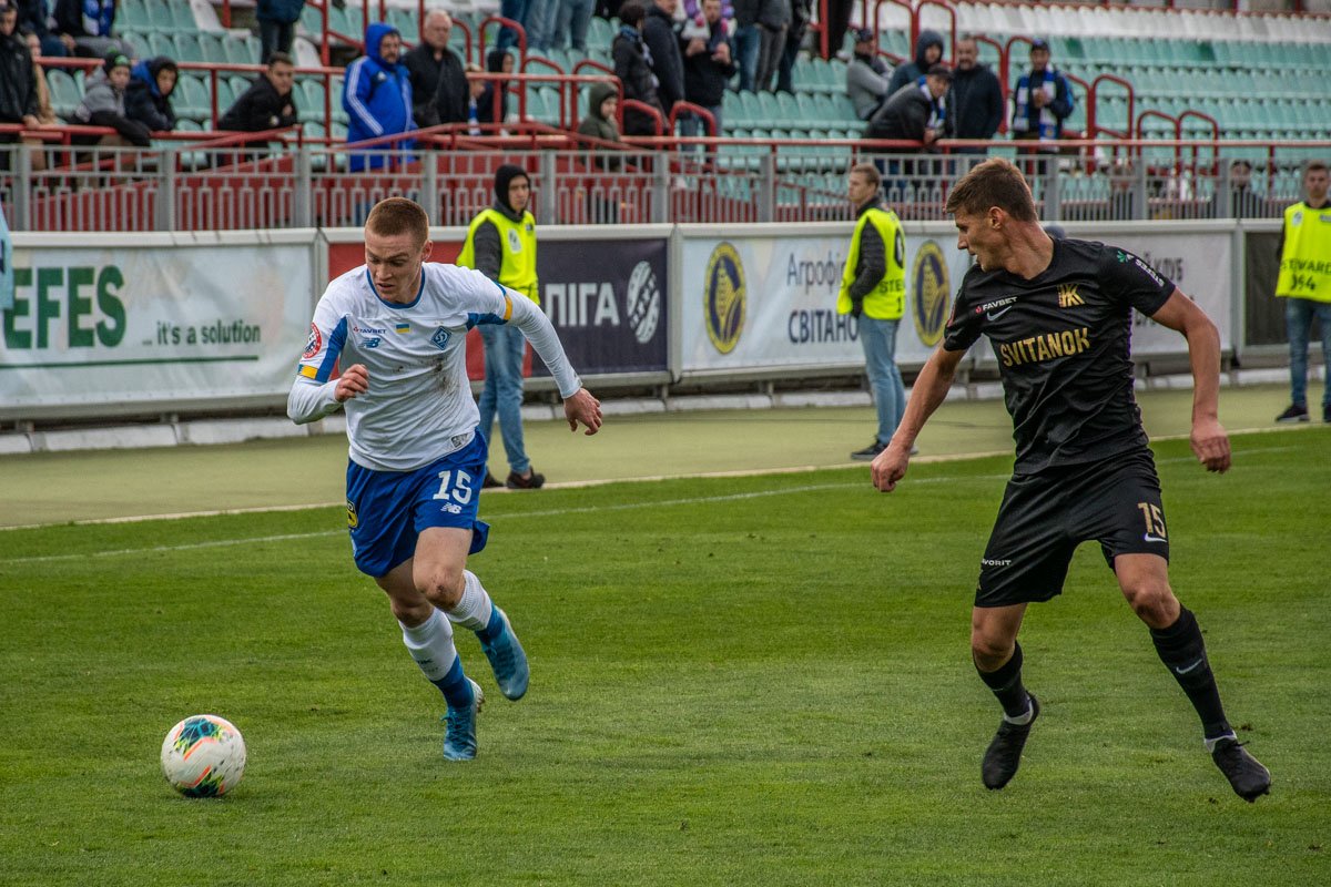 Виктор знатно "покрутил" спины защитникам хозяев