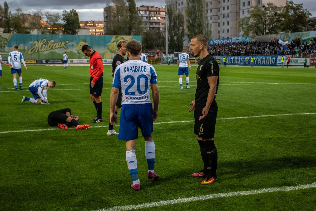Один из судьбоносных моментов матча - удаление и пенальти в ворота хозяев