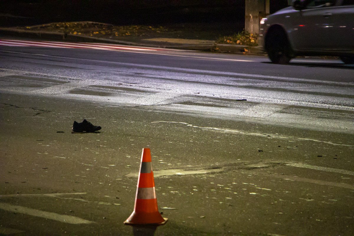 Мужчина попал под колеса Volkswagen Мужчина попал под колеса Volkswagen