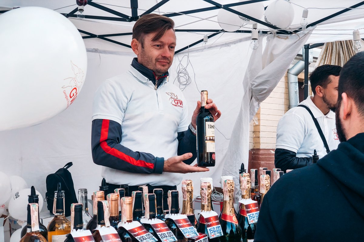 На Подоле рекой лилось вино На Подоле рекой лилось вино