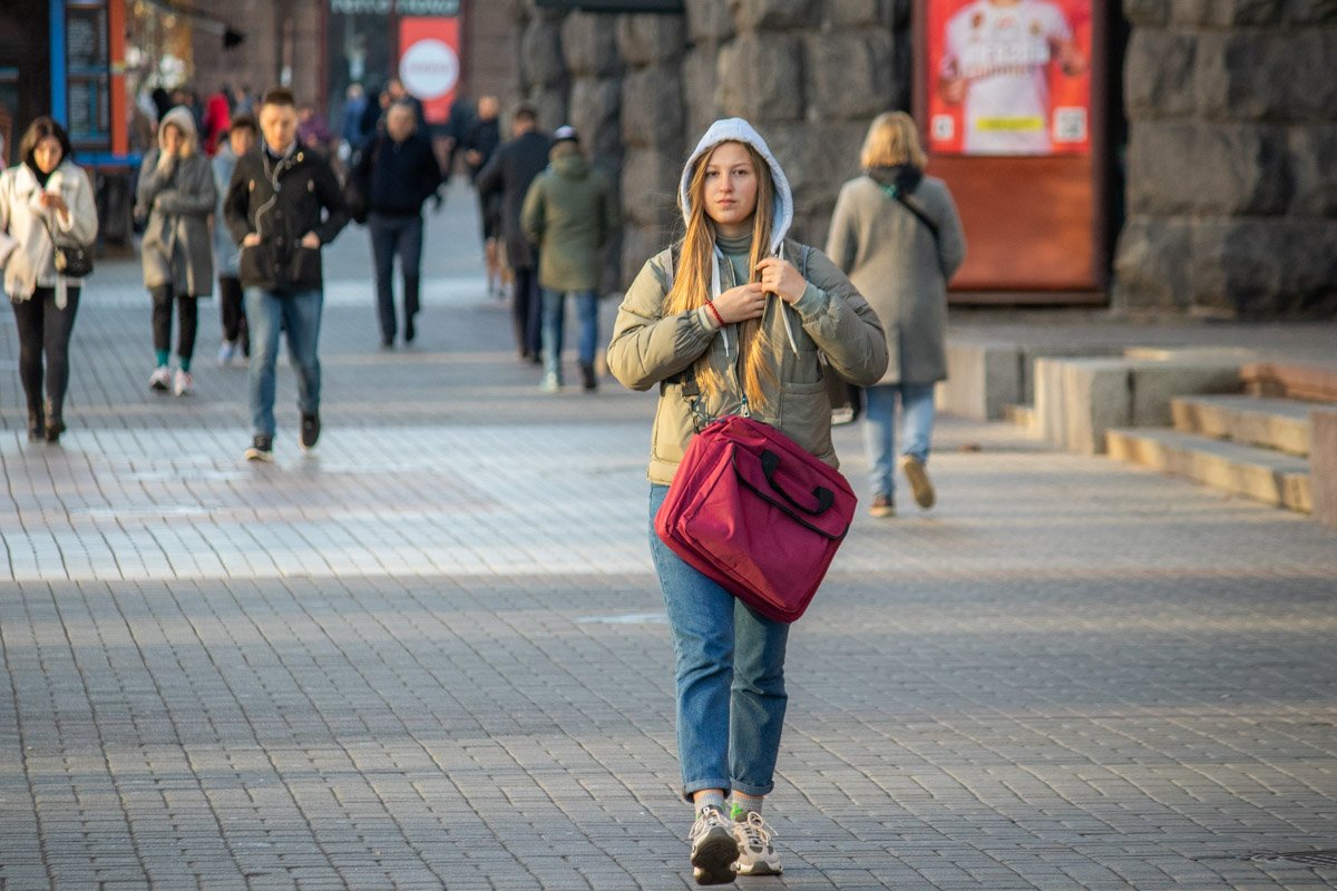 Дела не ждут, в любую погоду надо бежать на работу Дела не ждут, в любую погоду надо бежать на работу