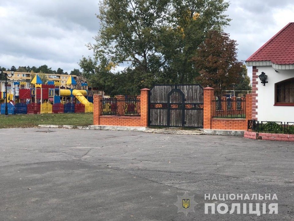 В Киеве возле кафе двое мужчин напали на человека и устроили стрельбу