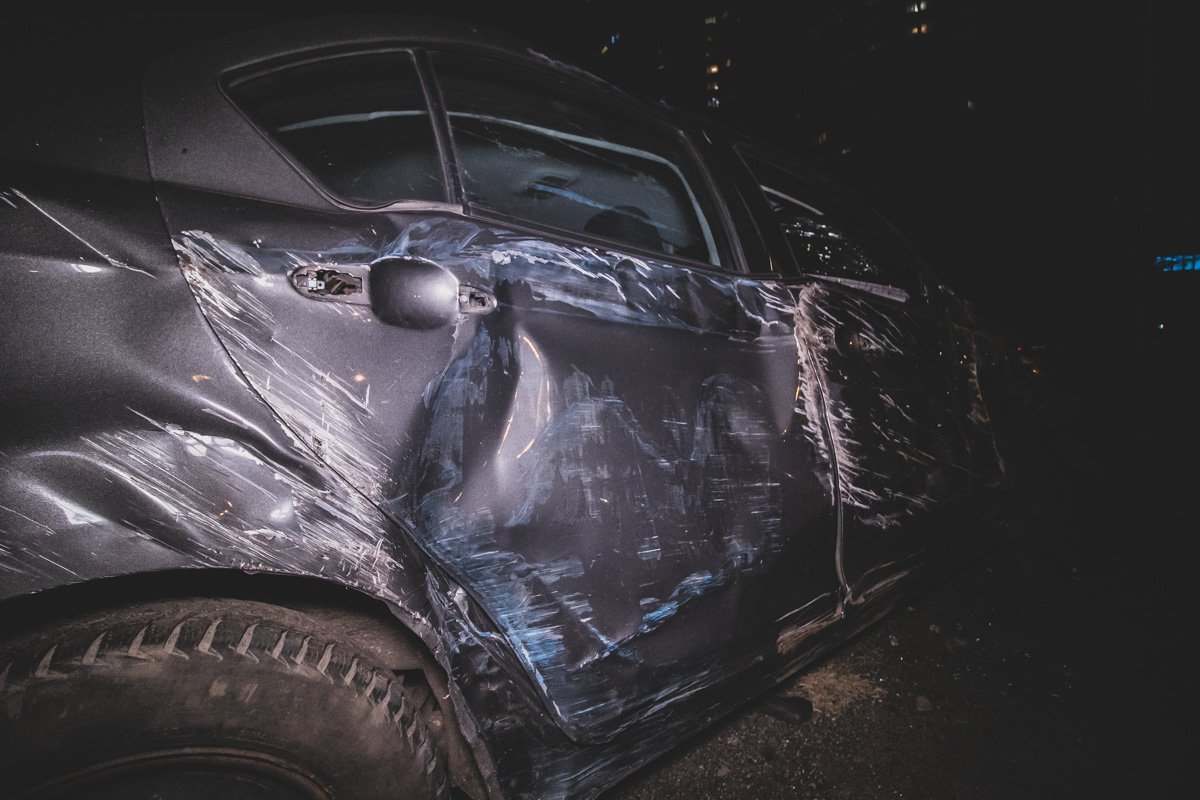 В Киеве на Позняках произошла авария с участием автомобиля Great Wall