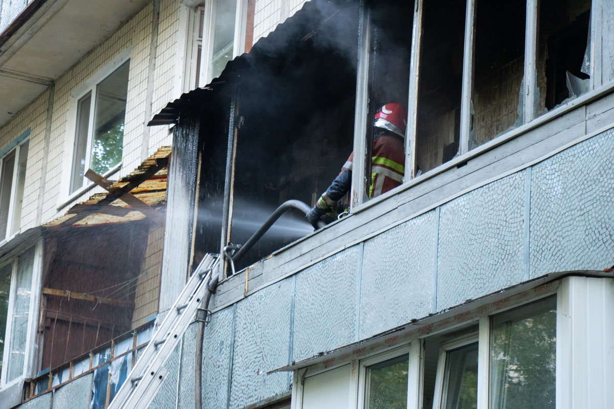 Первый пожар локализовали в 16:01 и в 16:28 полностью ликвидировали его Первый пожар локализовали в 16:01 и в 16:28 полностью ликвидировали его